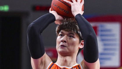 世界杯官方app下载中心-上海13战12胜：超广东升联赛第二 王哲林梦游仍大胜剑指冲冠